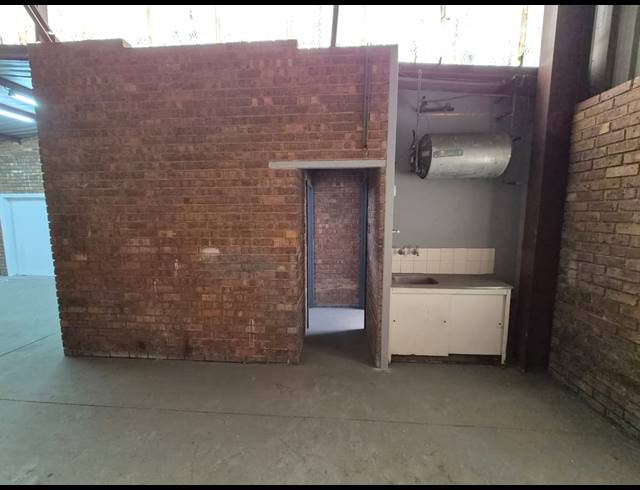 172M² WAREHOUSE TO LET IN WADEVILLE